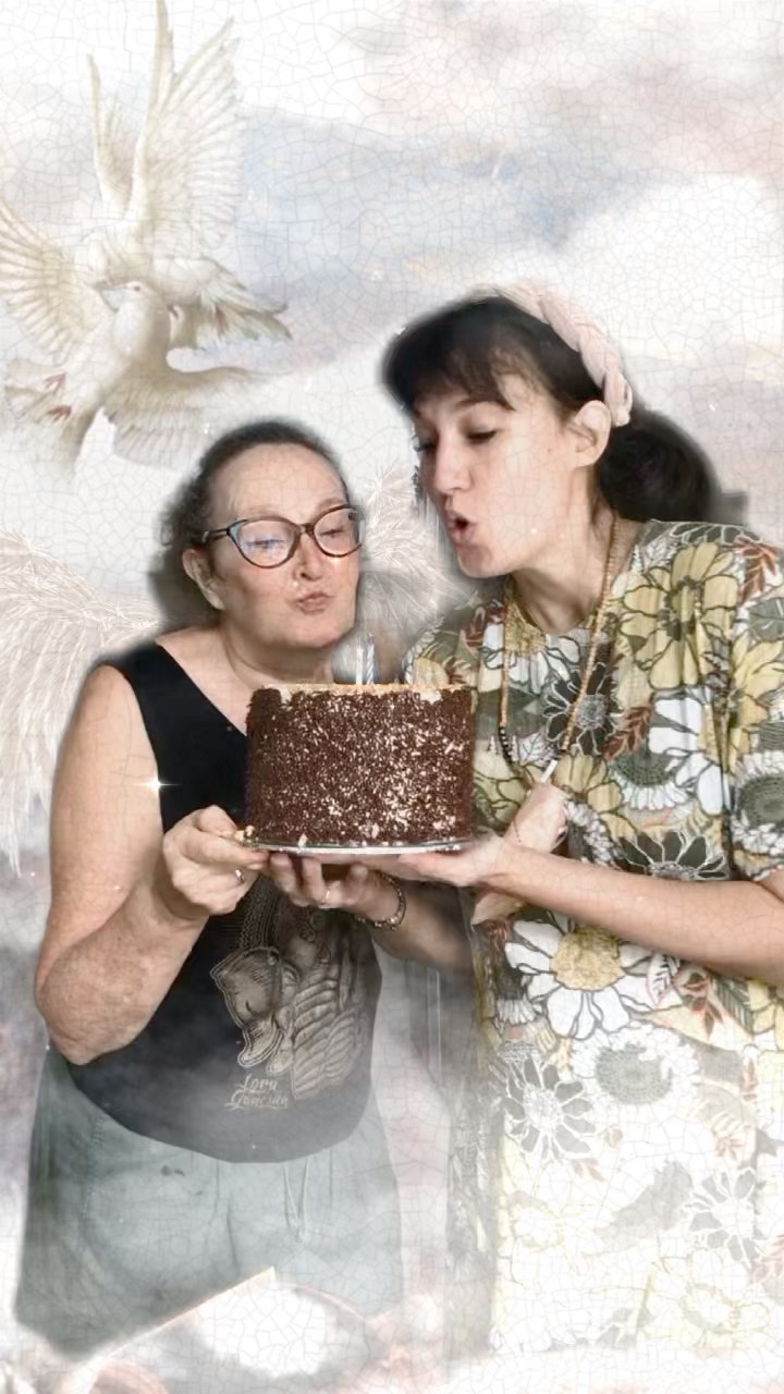 Potret kebersamaan 11 seleb bareng ibu bule, punya paras mirip