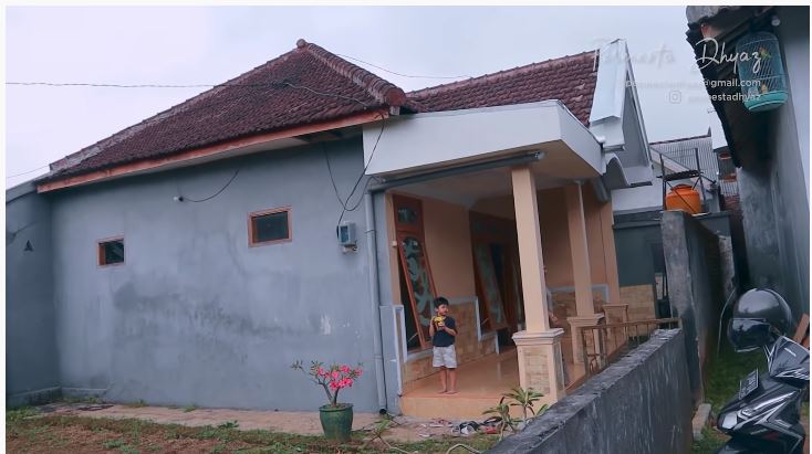 Lama tak dihuni, 11 potret rumah vlogger Farida Nurhan di Lumajang