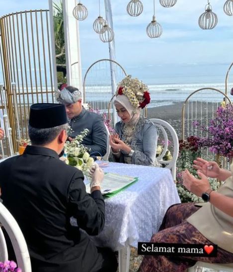 11 Momen akad nikah Venna Melinda & Ferry, mahar blue safir 80 gram