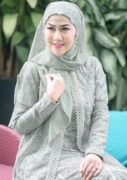 12 Gaya Venna Melinda dari prewedding hingga resepsi, anggun menawan