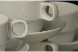 7 Bahan makanan untuk bersihkan noda di gelas, lengkap dengan caranya