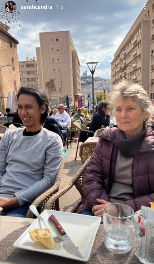 Momen Eross SO7 dan Sarah pulang ke Prancis Instagram