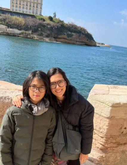 11 Momen Eross SO7 dan Sarah pulang ke Prancis, setelah absen 4 tahun