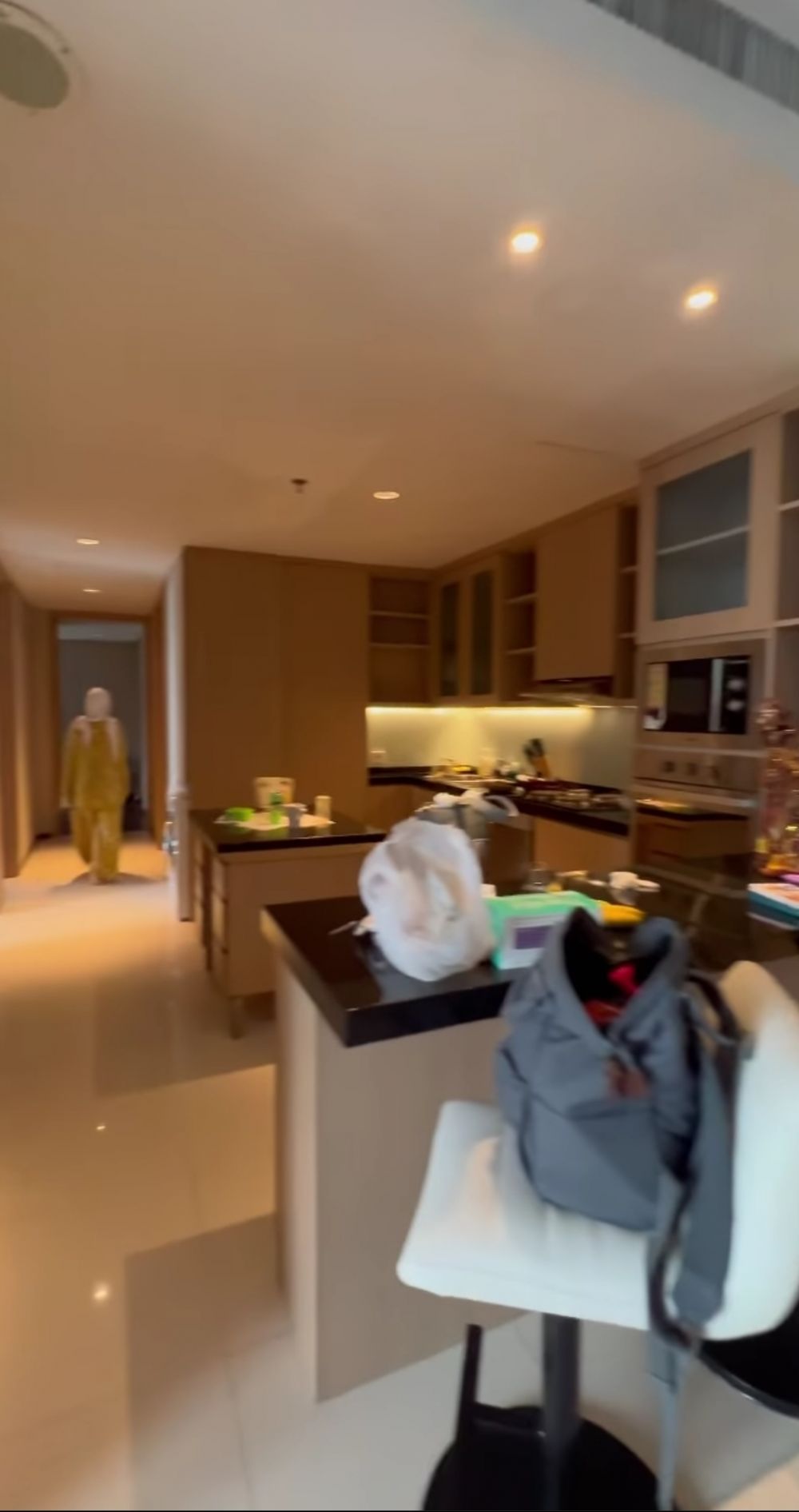 9 Momen Tya Ariestya staycation di 'Penthouse 5M' Layangan Putus