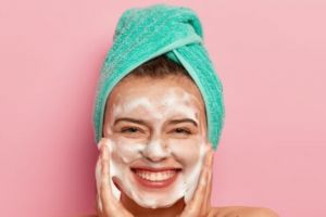 16 Rekomendasi sabun pemutih wajah harga mulai Rp 15 ribuan, bikin glowing dan bebas kusam