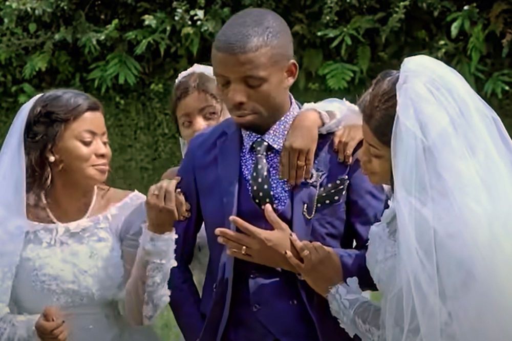 Kisah pria nekat nikahi 3 wanita kembar meski tak direstui