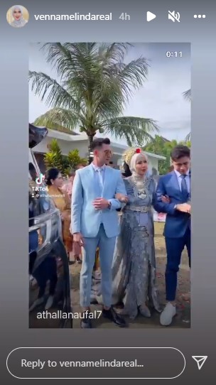 9 Gaya Verrell Bramasta di pernikahan sang ibu, gagah menawan