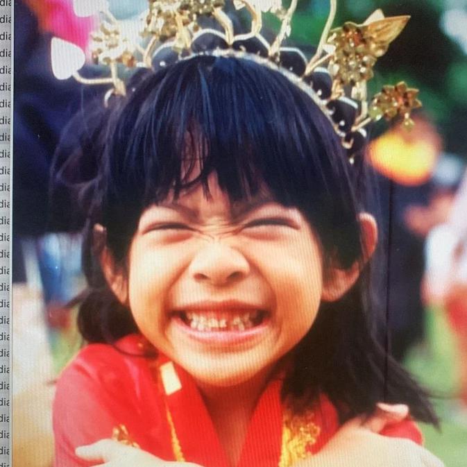 7 Potret masa kecil Dian Sastrowardoyo, giginya ompong