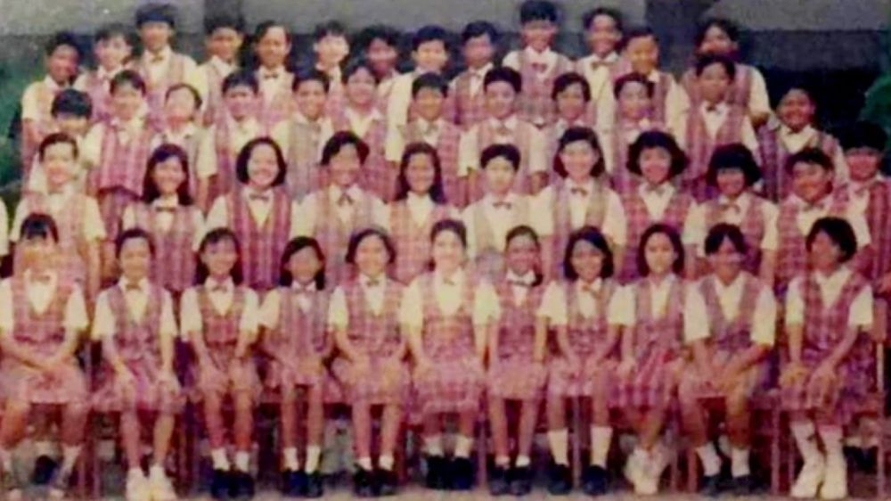 7 Potret masa kecil Dian Sastrowardoyo, giginya ompong