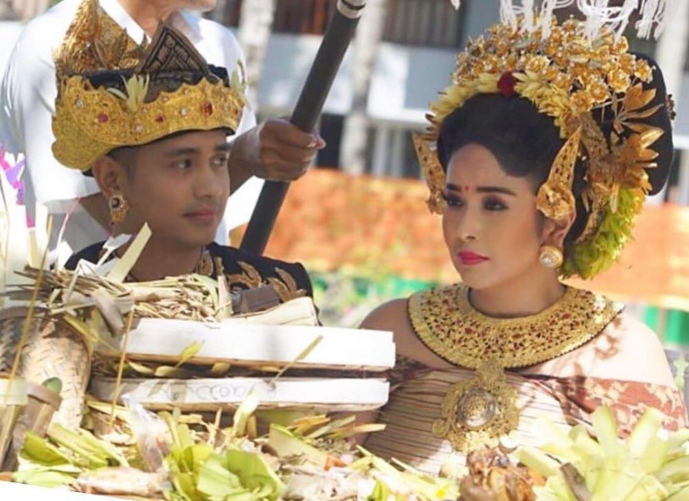Momen pernikahan 9 seleb pakai adat Bali, terbaru Venna Melinda