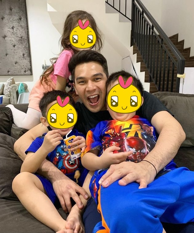 Terpaksa dijual usai cerai, ini 9 potret rumah Jonathan Frizzy