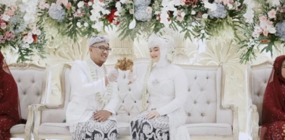 Potret 12 pemain Preman Pensiun bareng pasangan, Dewi Nosar baru nikah