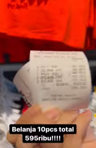 7 Momen Tya Ariestya borong baju di pinggir jalan, totalnya Rp595 ribu