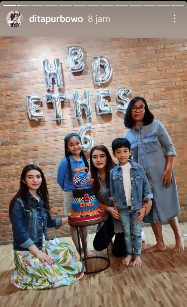 Jauh dari kesan mewah, 8 momen ultah Jan Ethes ke-6 tanpa Gibran