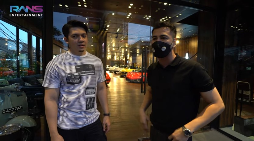 9 Momen Raffi Ahmad belikan Irwansyah mobil, ditaksir Rp 5,7 M