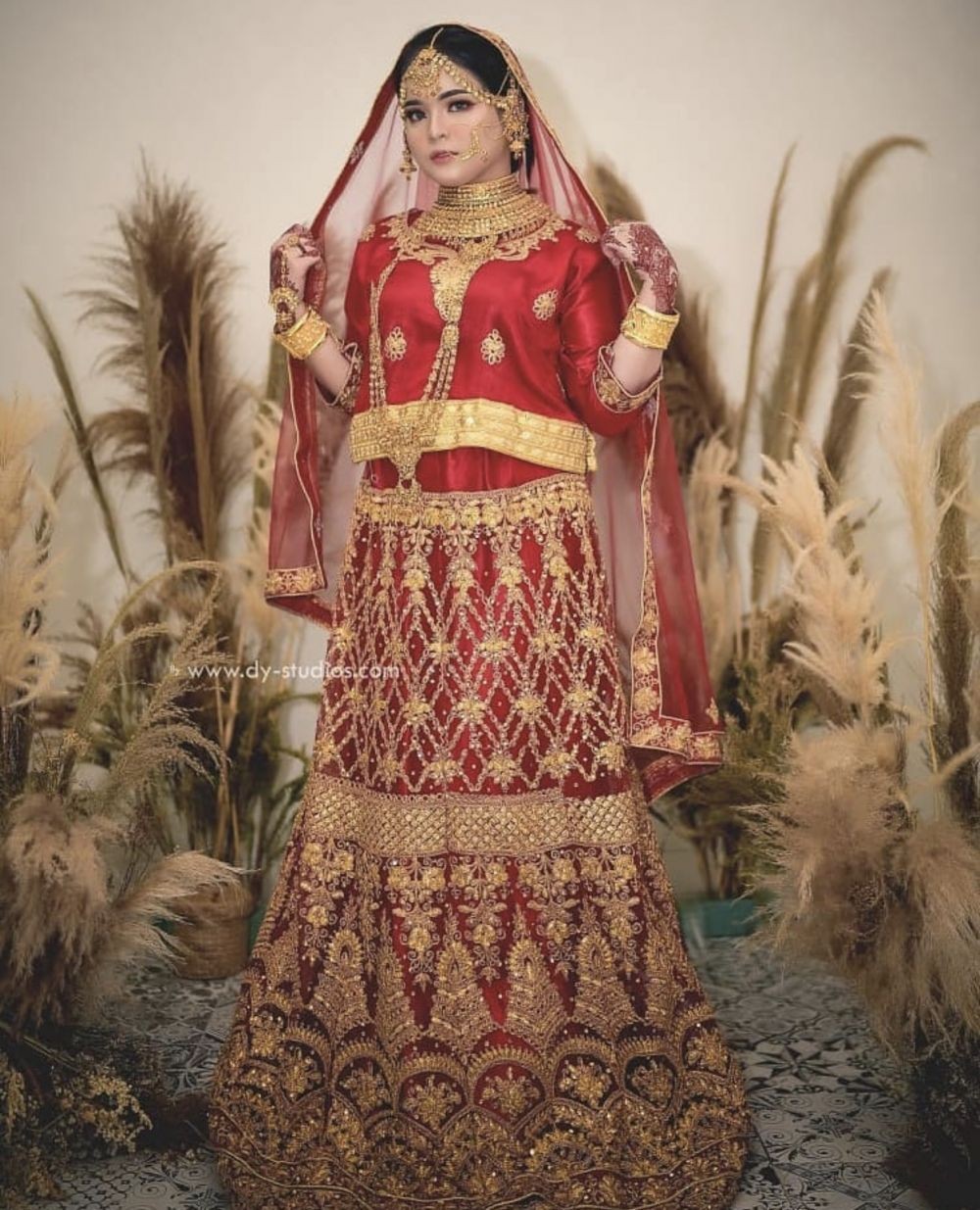 Gaya 9 jebolan kontes dangdut berbaju India, Lesty bak artis Bollywood