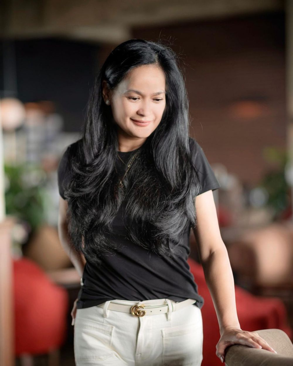 Gaya 6 seleb 'menolak tua', usia setengah abad tapi masih bak remaja