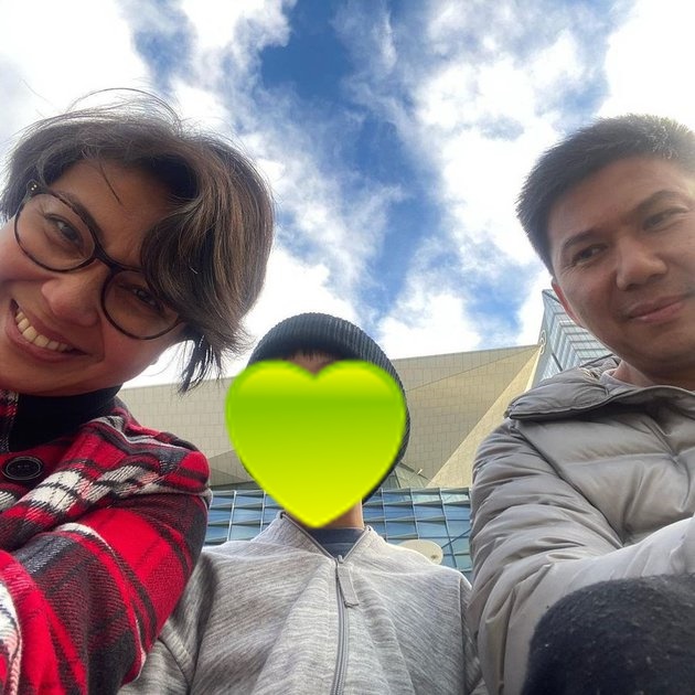 Menetap di luar negeri, ini potret harmonis keluarga 7 penyanyi wanita