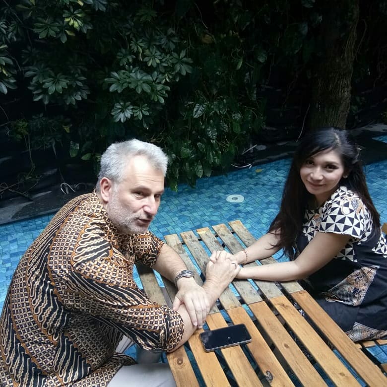 Suami Baby Margaretha meninggal dunia, ini 9 potret kenangannya