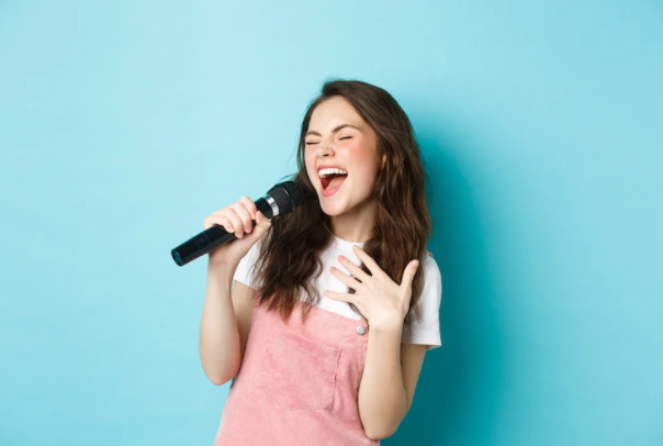 9 Arti mimpi tentang menyanyi, bawa pertanda khusus
