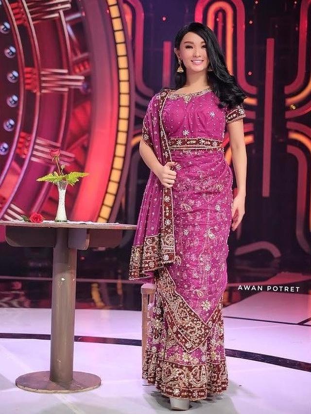 Pesona 11 pedangdut pakai lehenga, Lesty Kejora bak pengantin India