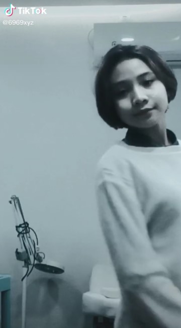 Viral seleb TikTok mirip Nagita Slavina saat muda, ini 9 potretnya