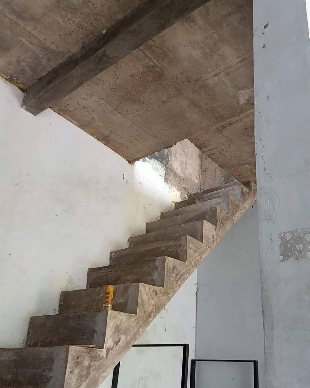 11 Momen lucu orang bikin bangunan tapi nggak sempurna, kocak