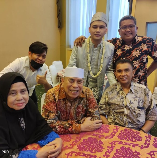 9 Momen nikahan Adam Rama, jadi ajang reuni 'Tukang Bubur Naik Haji'