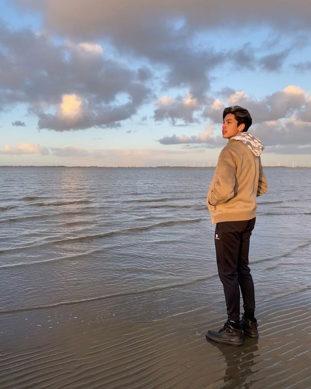 Debut jadi model, 11 potret Eddy anak Maudy Koesnaedi berparas bule