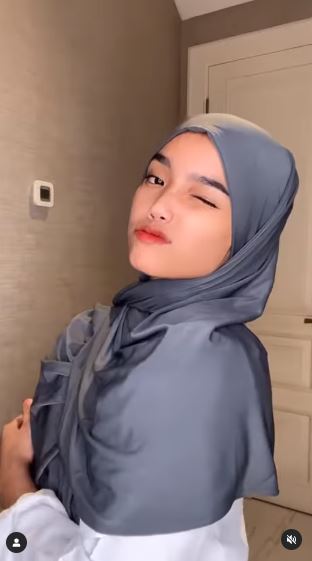 11 Pesona Fuji tampil berhijab, minta dipanggil ukhti