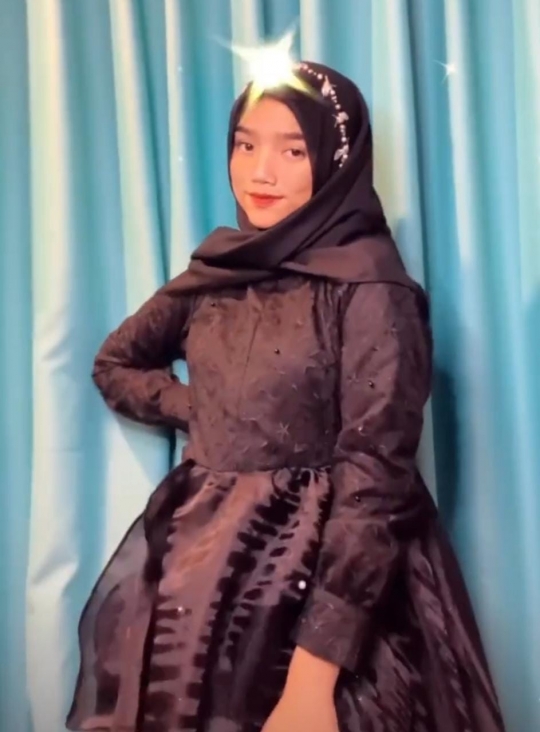 11 Pesona Fuji tampil berhijab, minta dipanggil ukhti