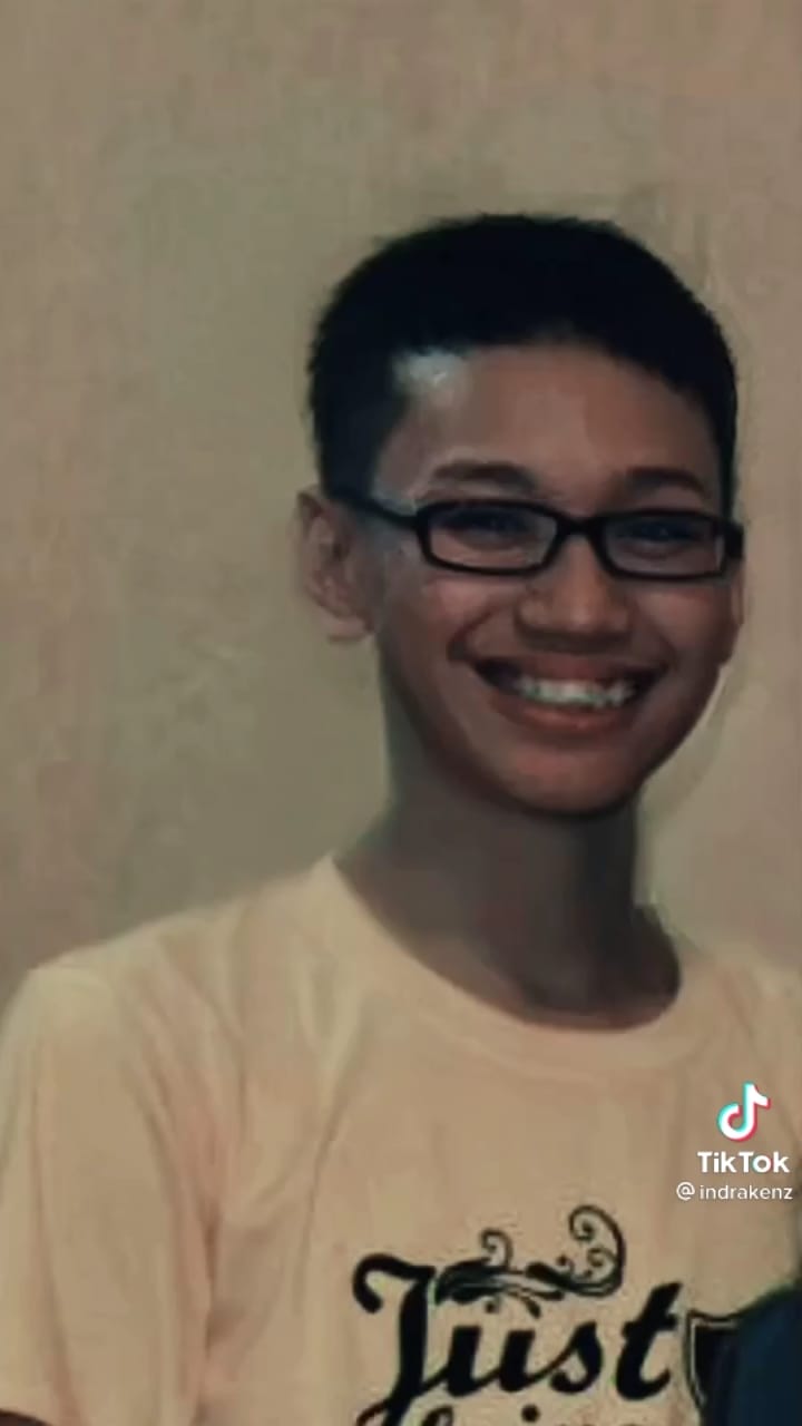 9 Potret lawas Indra Kenz, foto bareng Raisa disorot