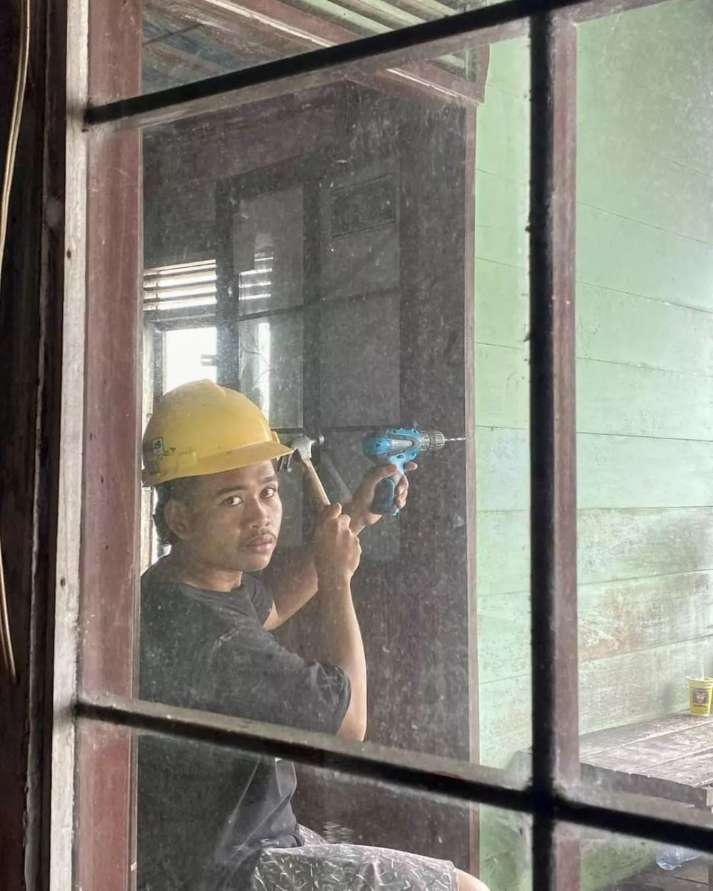 17 Momen lucu benda dipakai nggak pas sama fungsinya, kocak