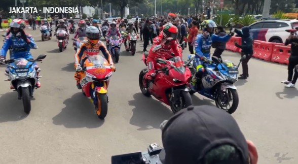 9 Momen parade pembalap MotoGP di Jakarta, disambut sorak sorai warga