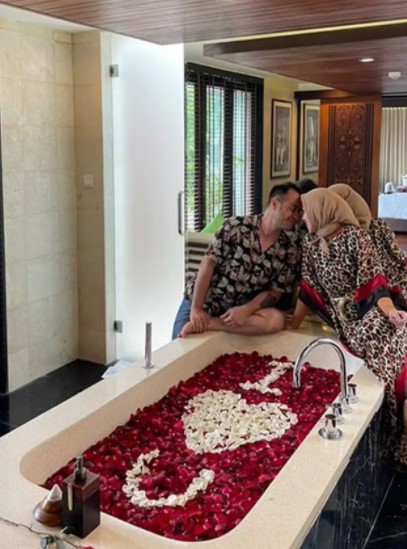 11 Momen bulan madu Venna Melinda dan Ferry di Bali, mesranya bak ABG