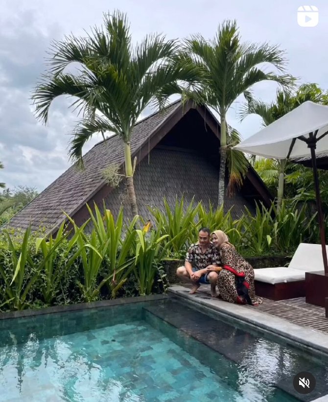 11 Momen bulan madu Venna Melinda dan Ferry di Bali, mesranya bak ABG