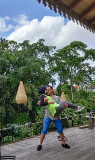 11 Momen bulan madu Venna Melinda dan Ferry di Bali, mesranya bak ABG