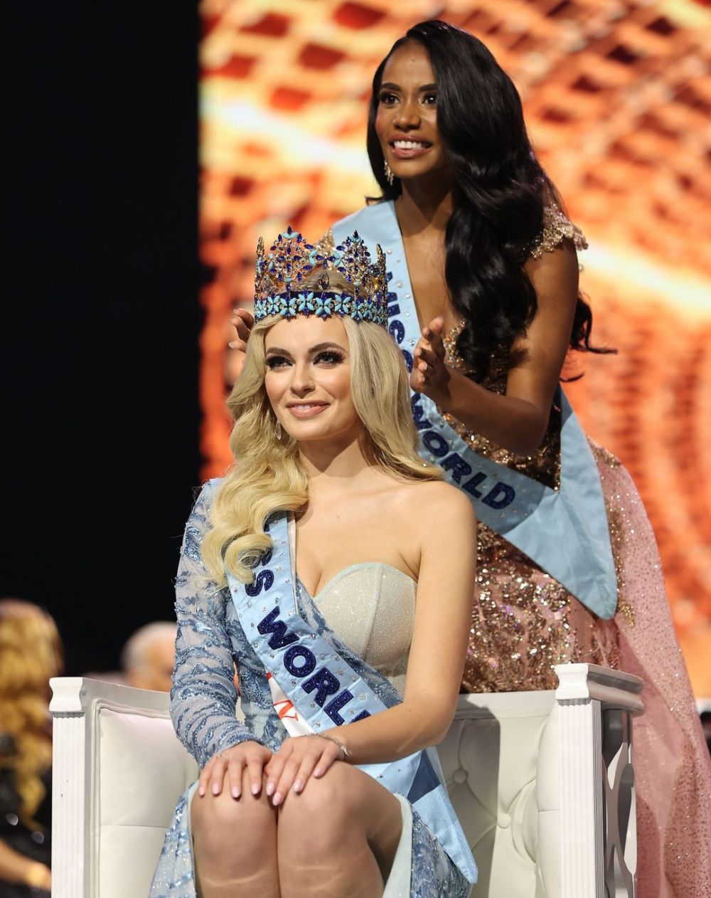 9 Pesona Karolina Bielawska, Miss World 2021 asal Polandia