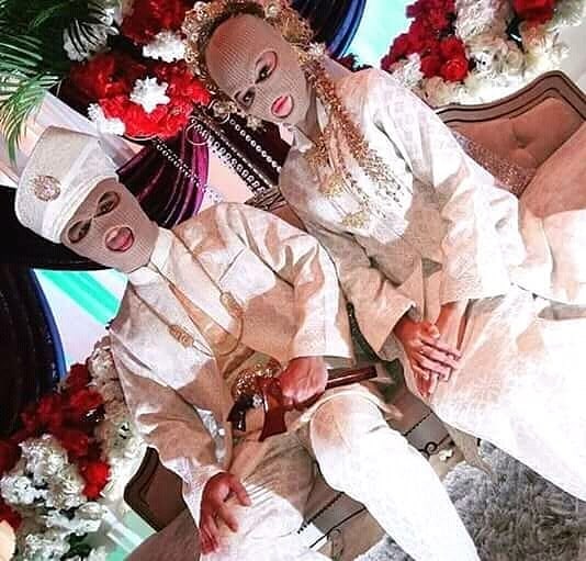 11 Momen lucu foto bareng pasangan ini gagal romantis