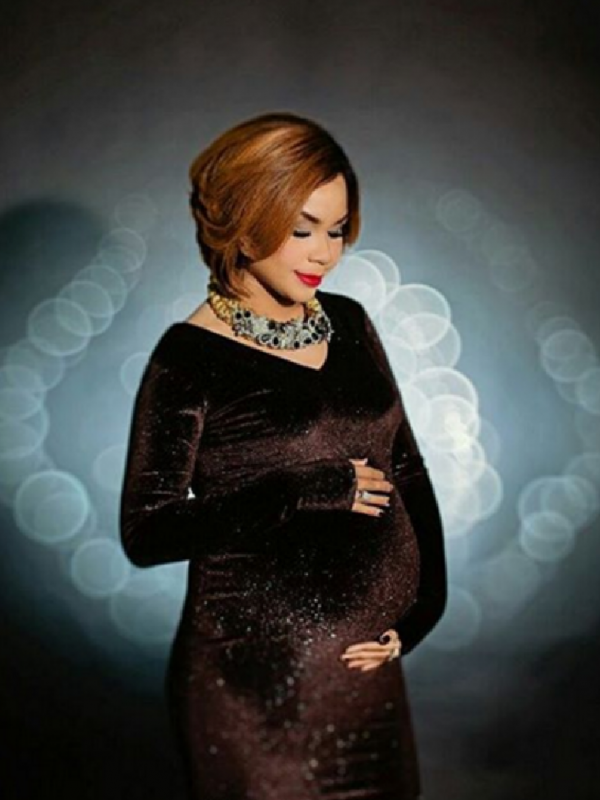 Gaya foto maternity 13 presenter, Jessica Iskandar bergaya ala Beyonce