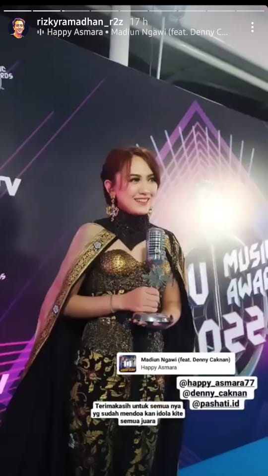 Borong dua piala, ini 9 gaya Happy Asmara di acara SCTV Awards 2022