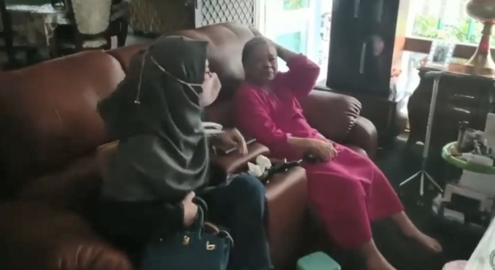 11 Potret rumah masa kecil Amy Qanita, penuh barang antik