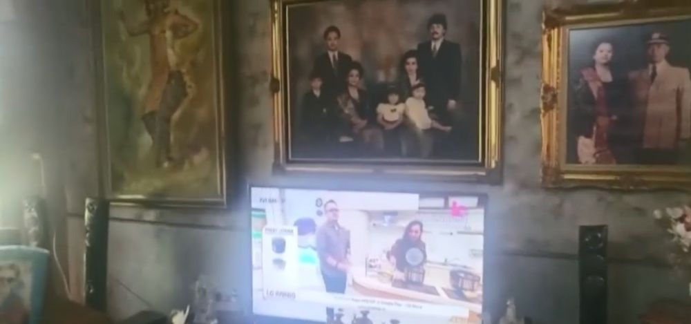 11 Potret rumah masa kecil Amy Qanita, penuh barang antik