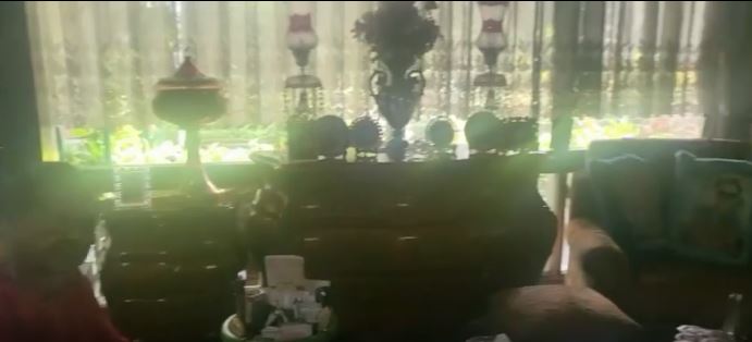 11 Potret rumah masa kecil Amy Qanita, penuh barang antik