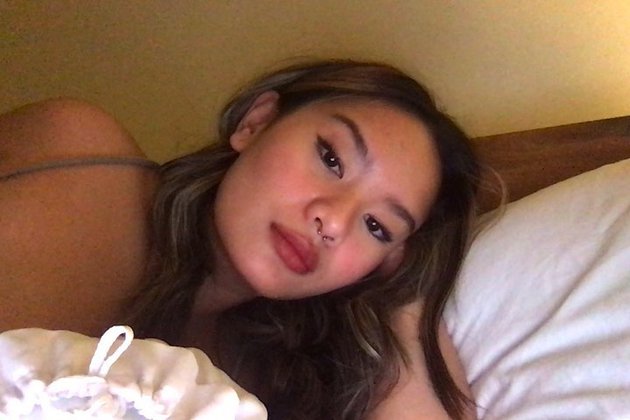 Kini kuliah di New York, ini 9 potret terbaru Zahwa anak Adjie Massaid