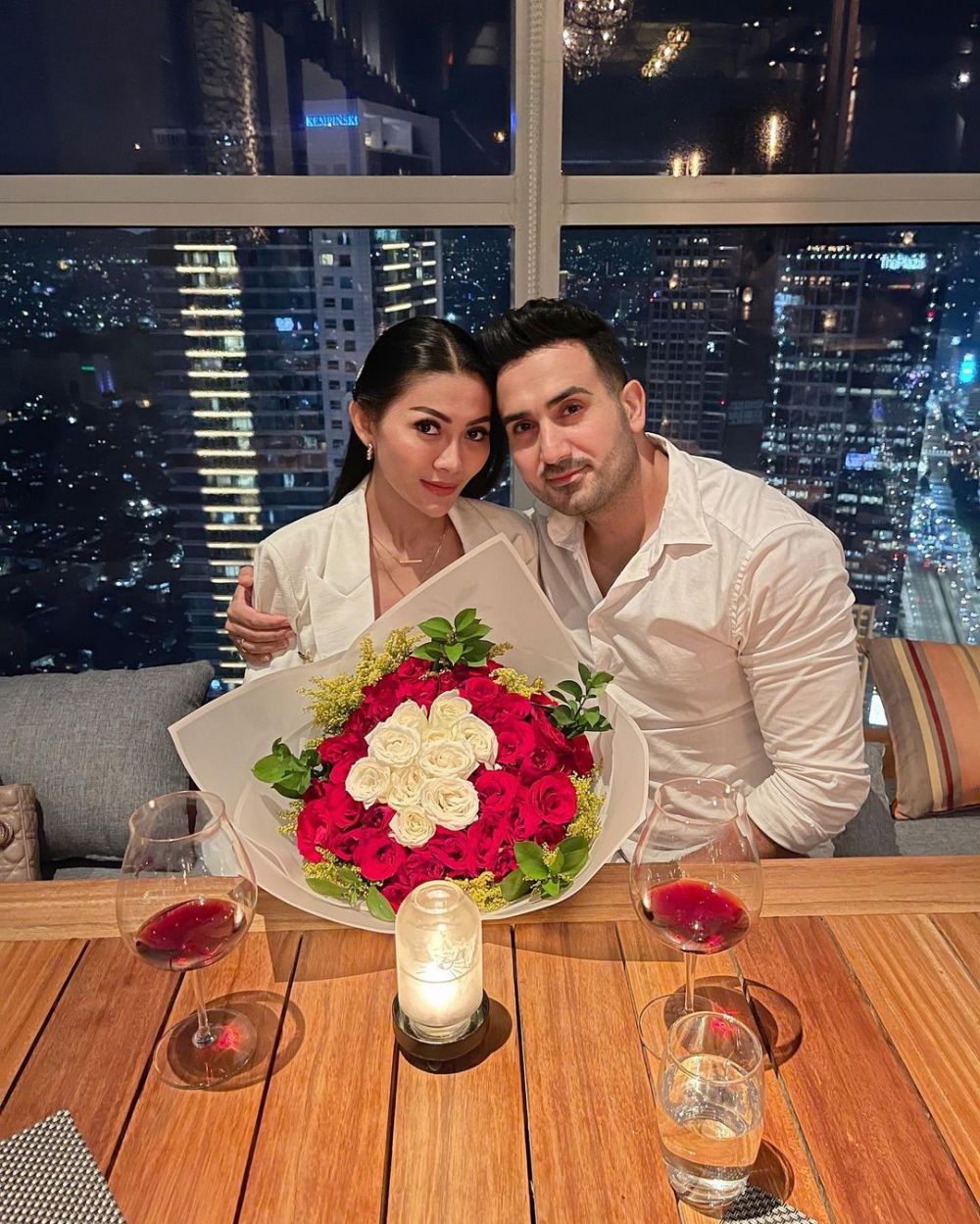 Mantan istri 7 seleb ini jatuh ke pelukan bule, terbaru Rohimah