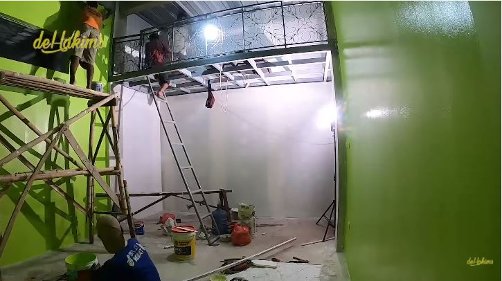 Bangun proyek baru, intip 9 potret studio di rumah Irfan Hakim