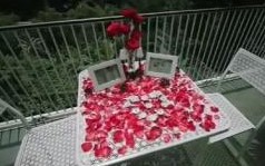 11 Momen Zaskia Gotik beri kejutan ultah ke-39 suami, sewa satu vila