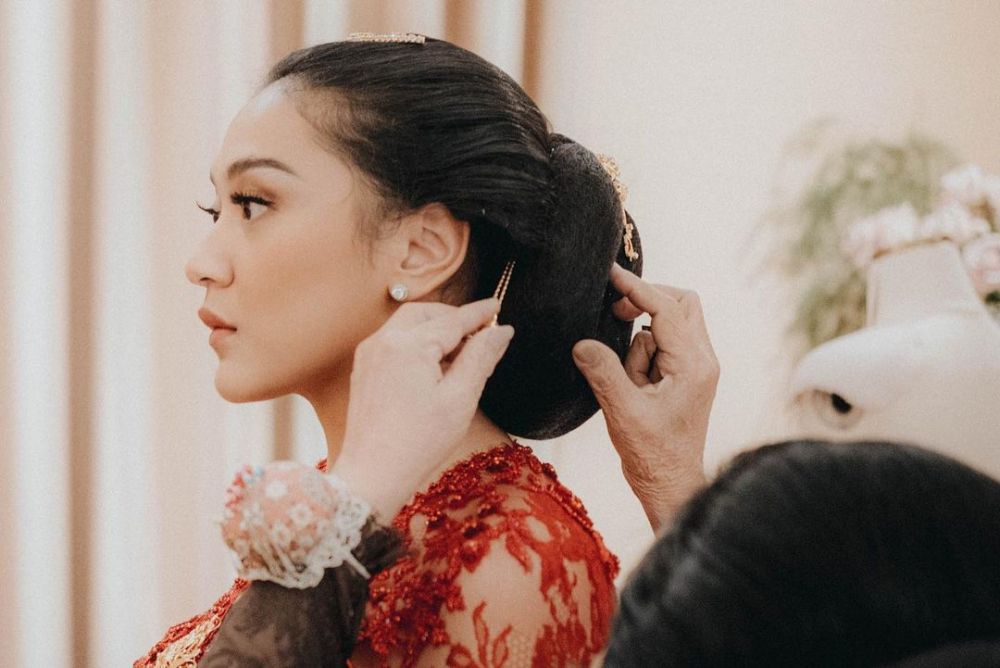 11 Momen siraman Putri Tanjung jelang nikah, dihadiri banyak pejabat