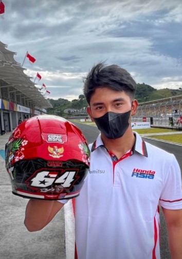 11 Potret Mario Aji, pembalap Indonesia start posisi ketiga di Moto3